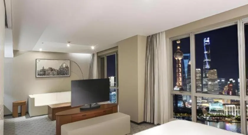 Bed in Shanghai Bund South China Harbour View Hotel