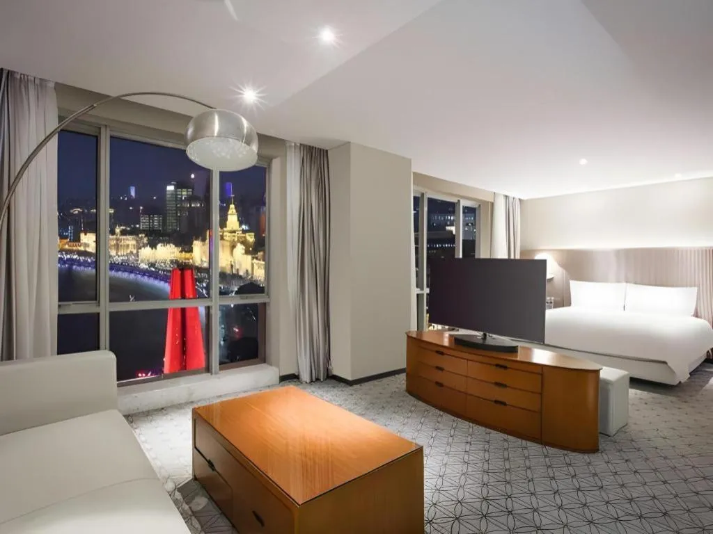 Bed in Shanghai Bund South China Harbour View Hotel