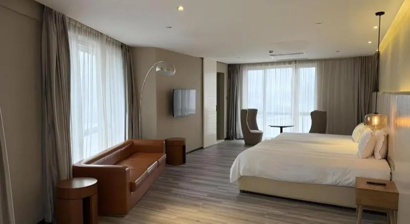 Bed in Shanghai Bund South China Harbour View Hotel