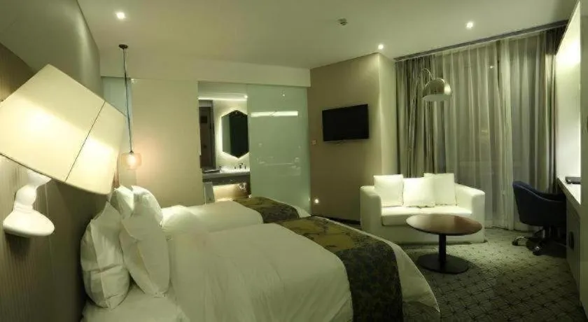 Bed in Shanghai Bund South China Harbour View Hotel