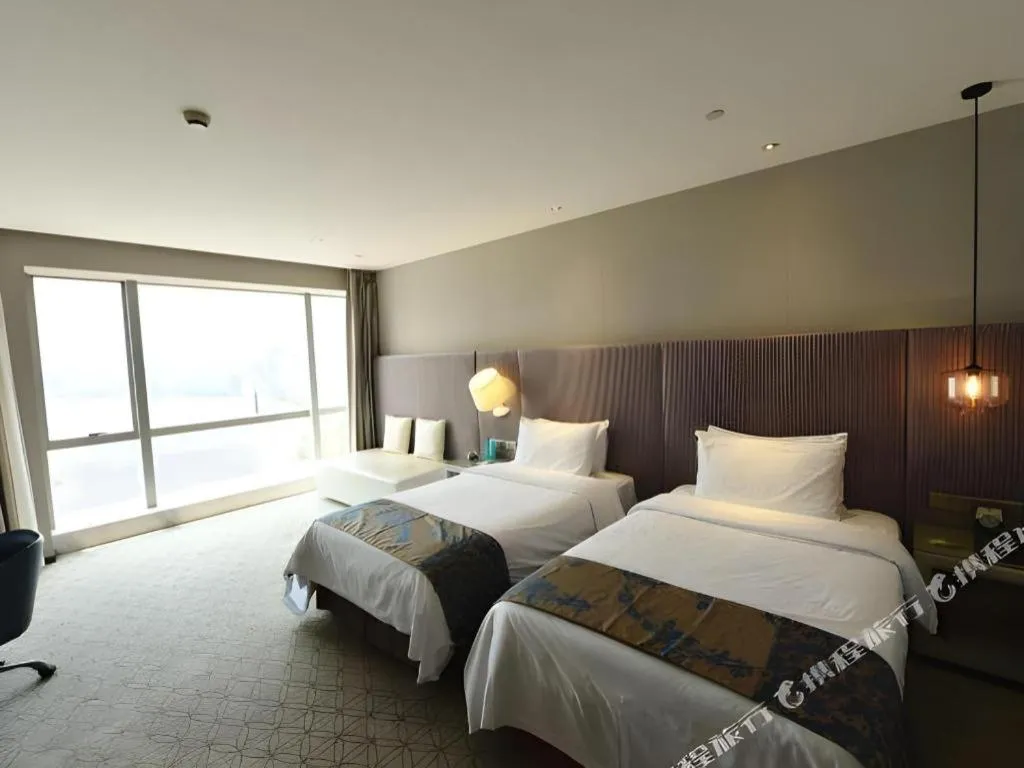 Bed in Shanghai Bund South China Harbour View Hotel