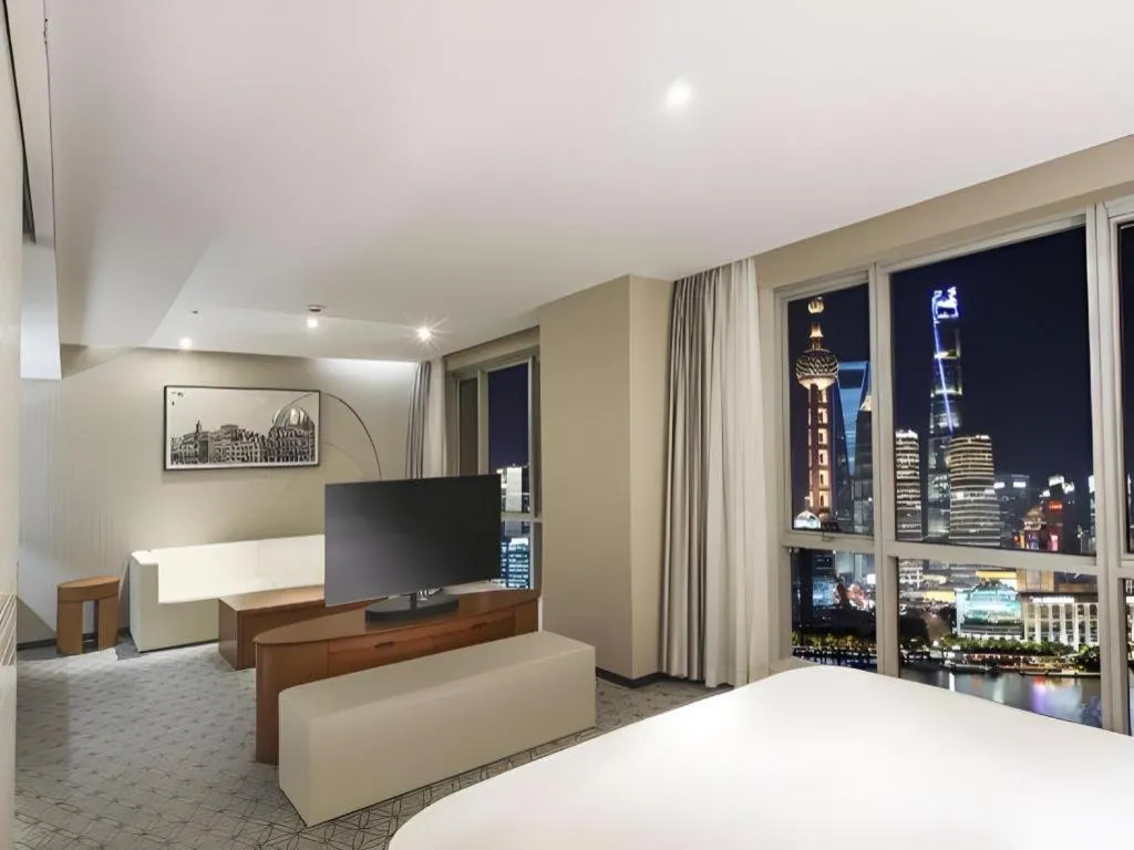 Bed in Shanghai Bund South China Harbour View Hotel