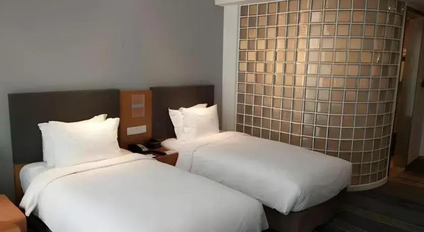 Bed in Holiday Inn Express Handan East By IHG Bed in Holiday Inn Express Handan East By IHG