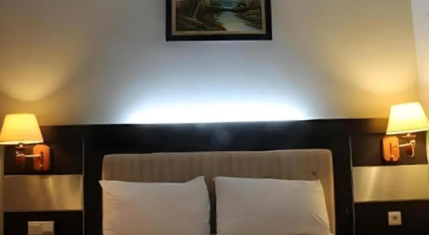 Bed in Zahra Syariah Hotel Kendari