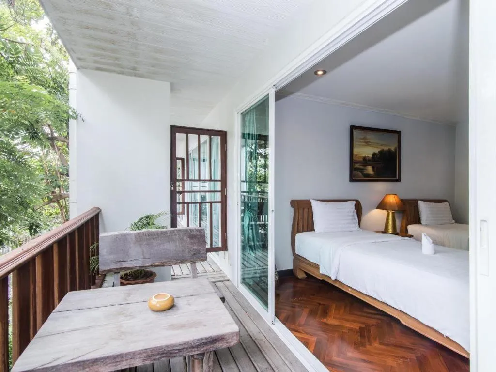 Bed in Chada Thai House