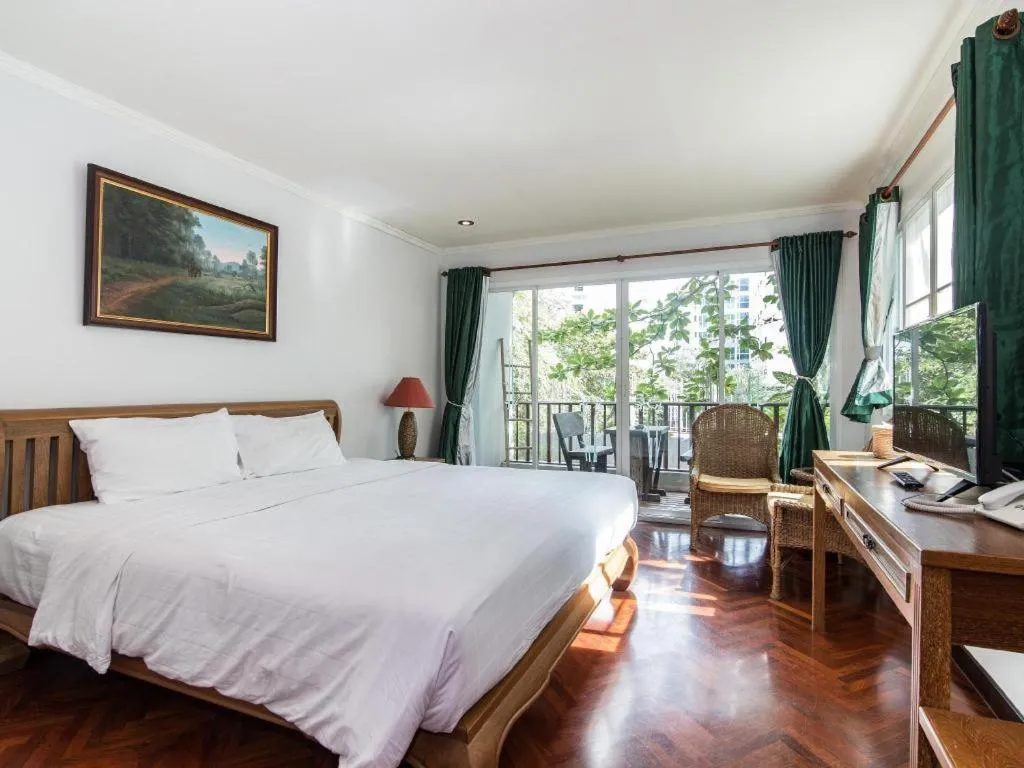 Bed in Chada Thai House