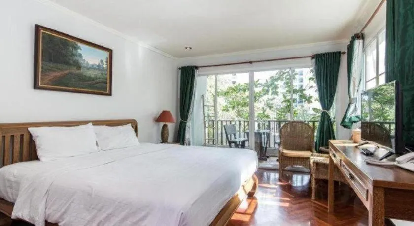 Bed in Chada Thai House