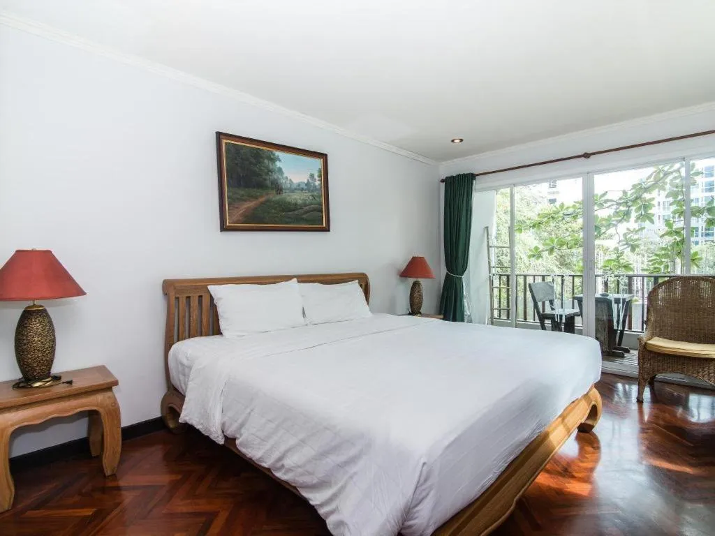 Bed in Chada Thai House