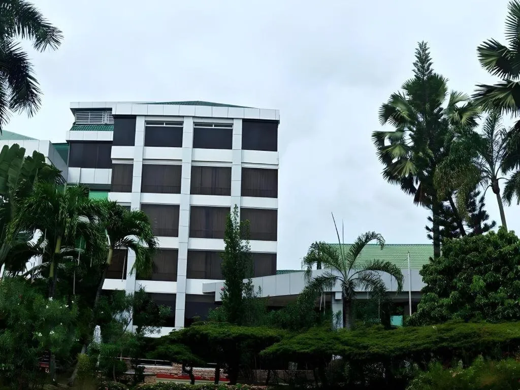 The Ritz Hotel at Garden Oases