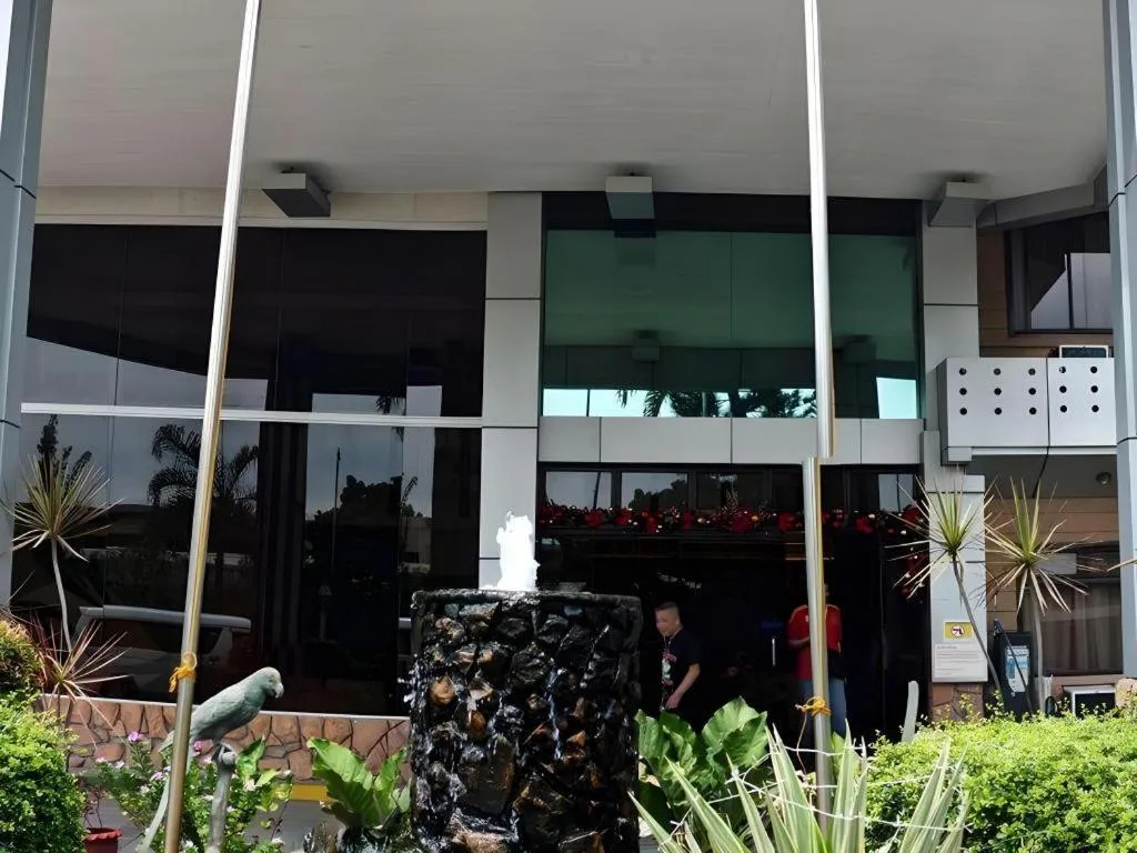 The Ritz Hotel at Garden Oases