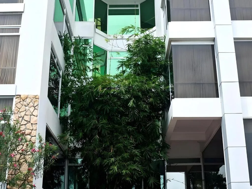 The Ritz Hotel at Garden Oases