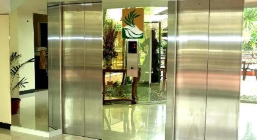 The Ritz Hotel at Garden Oases