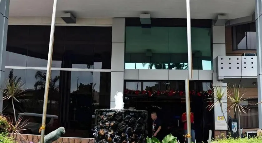 The Ritz Hotel at Garden Oases