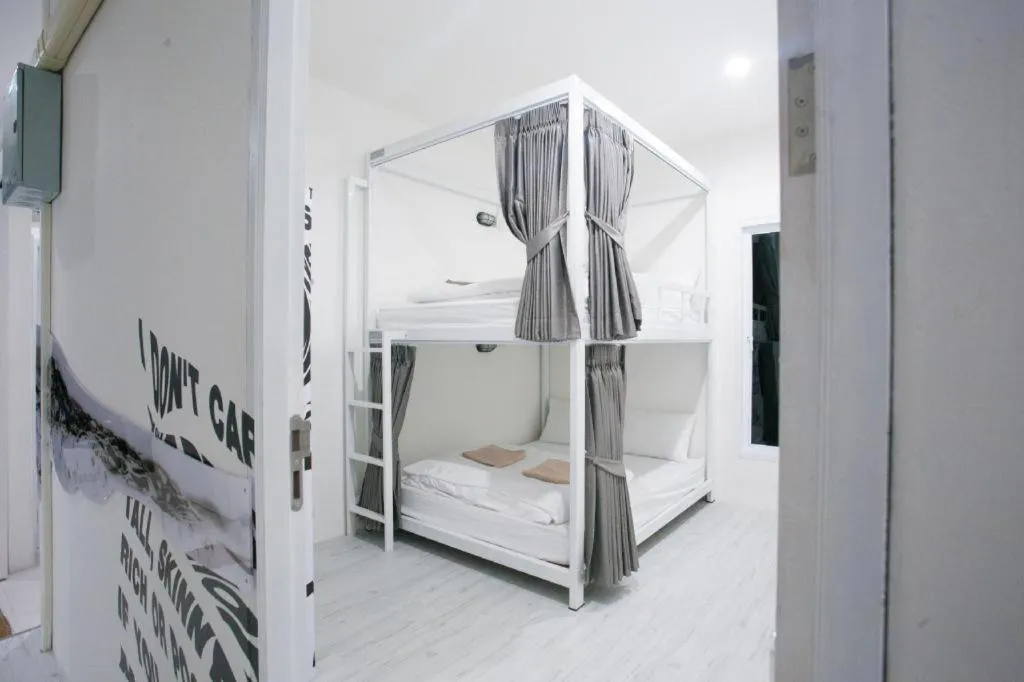 Bed in The Street Hostel Koh Lipe