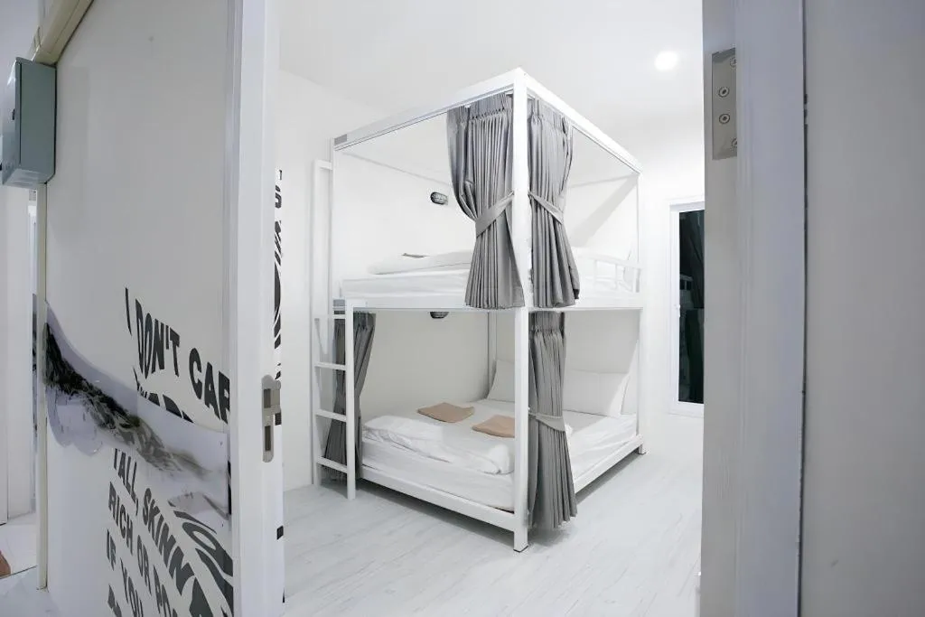 Bed in The Street Hostel Koh Lipe