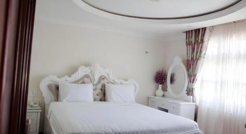 Bed in Hoa Sen Vang Hotel Dalat