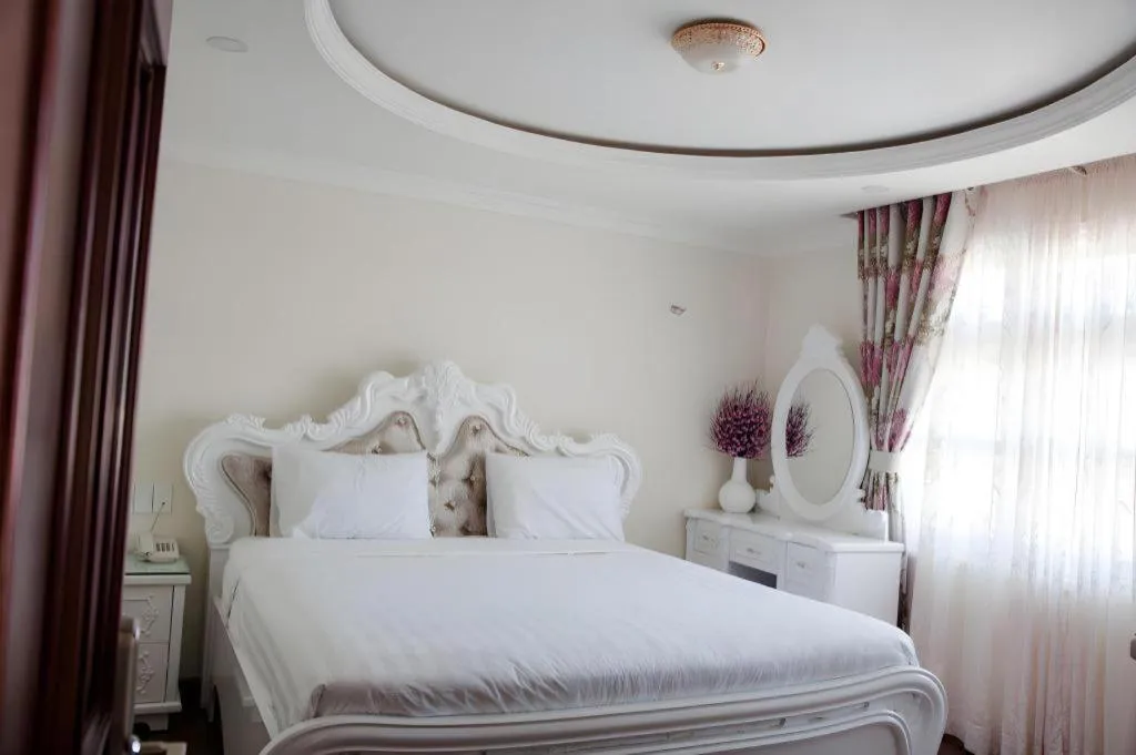 Bed in Hoa Sen Vang Hotel Dalat