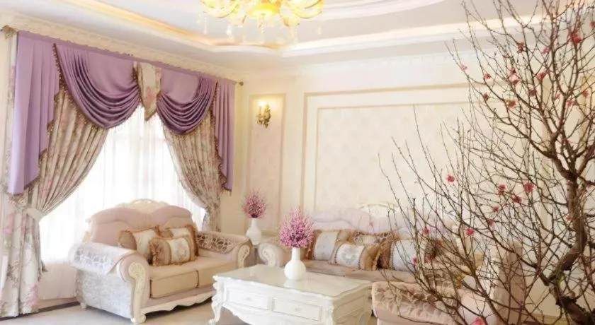 Bed in Hoa Sen Vang Hotel Dalat