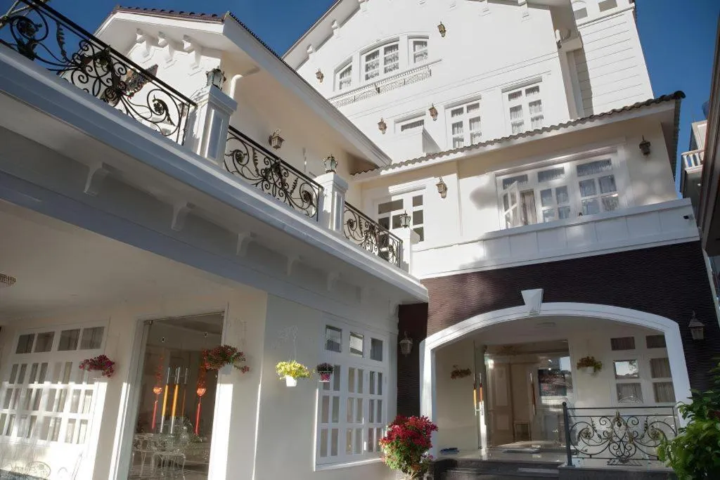 Hoa Sen Vang Hotel Dalat
