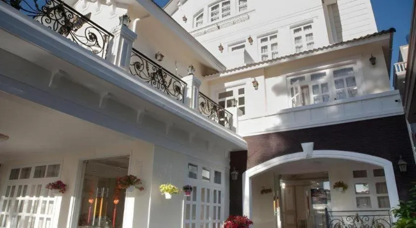Hoa Sen Vang Hotel Dalat