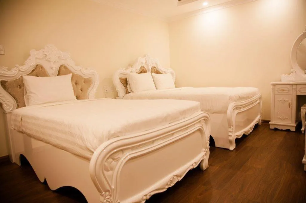 Bed in Hoa Sen Vang Hotel Dalat