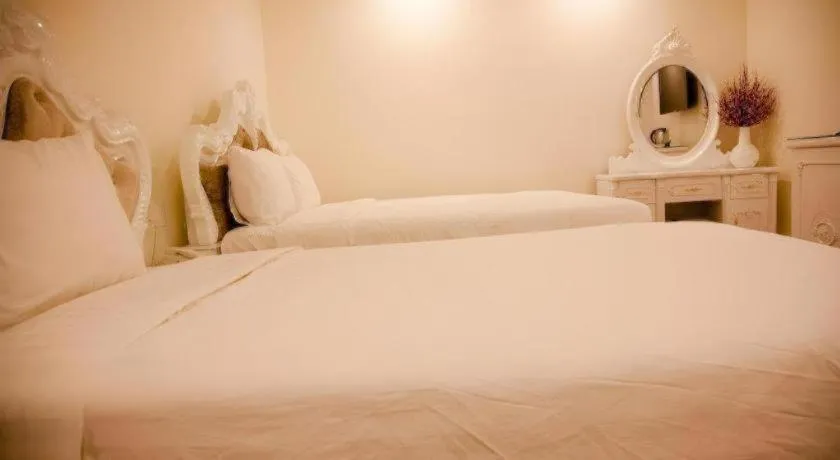 Bed in Hoa Sen Vang Hotel Dalat