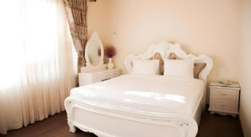 Bed in Hoa Sen Vang Hotel Dalat