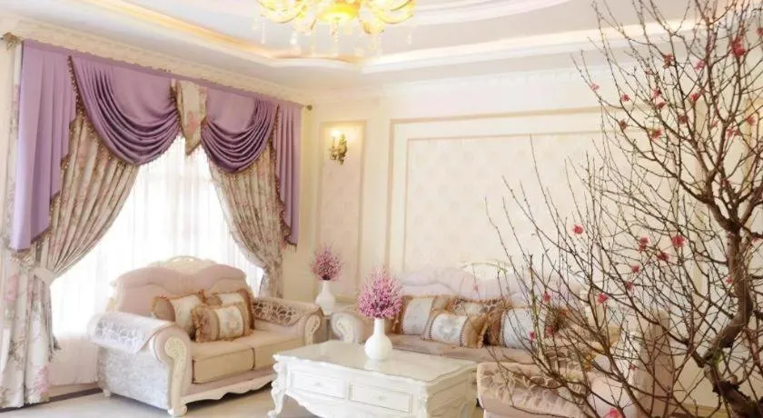 Bed in Hoa Sen Vang Hotel Dalat