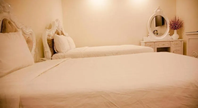 Bed in Hoa Sen Vang Hotel Dalat