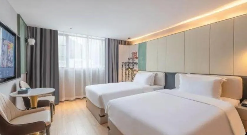 Bed in Bravo Business Hotel