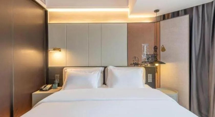 Bed in Bravo Business Hotel