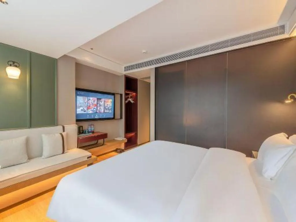 Bed in Bravo Business Hotel