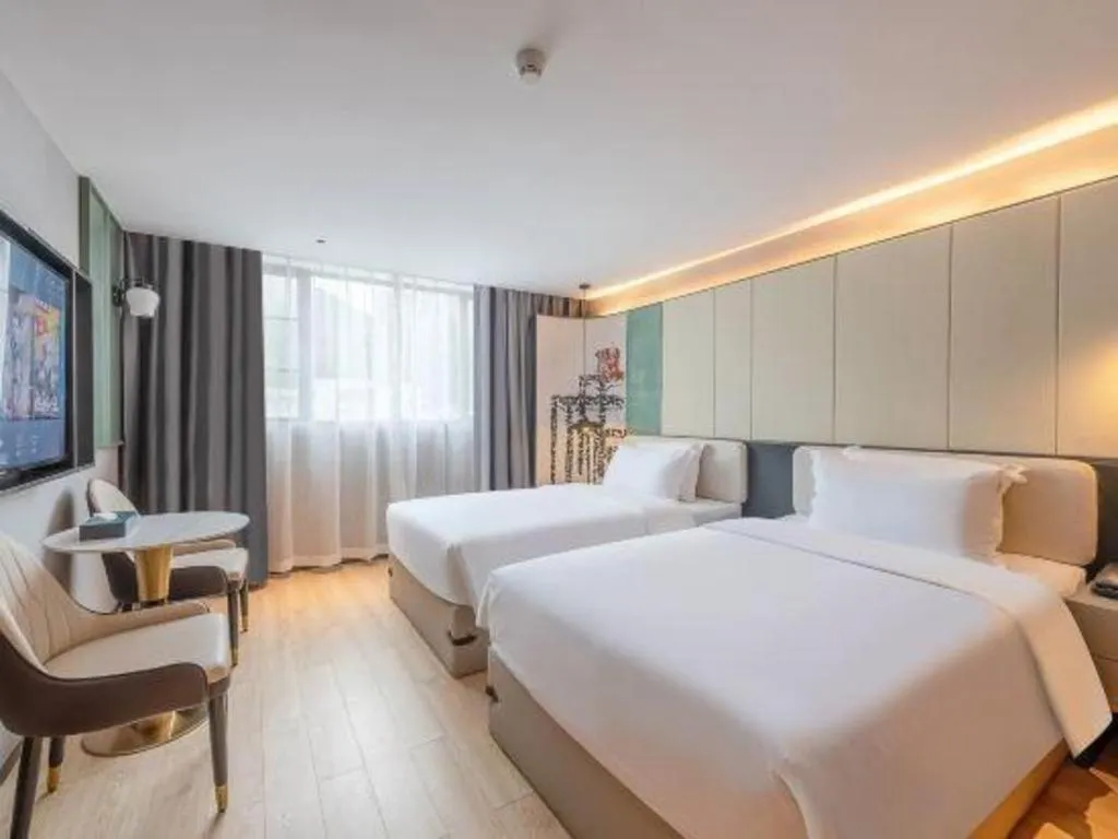 Bed in Bravo Business Hotel