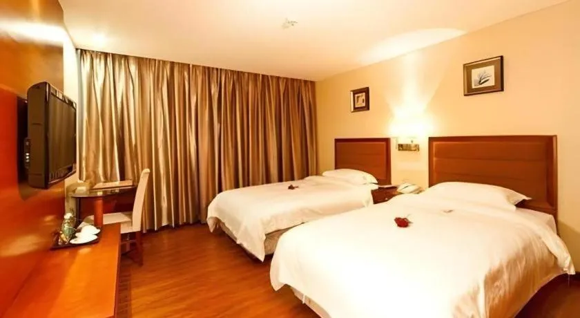 Bed in Bravo Business Hotel