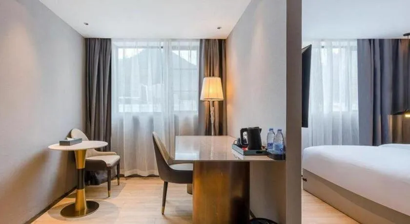 Bed in Bravo Business Hotel