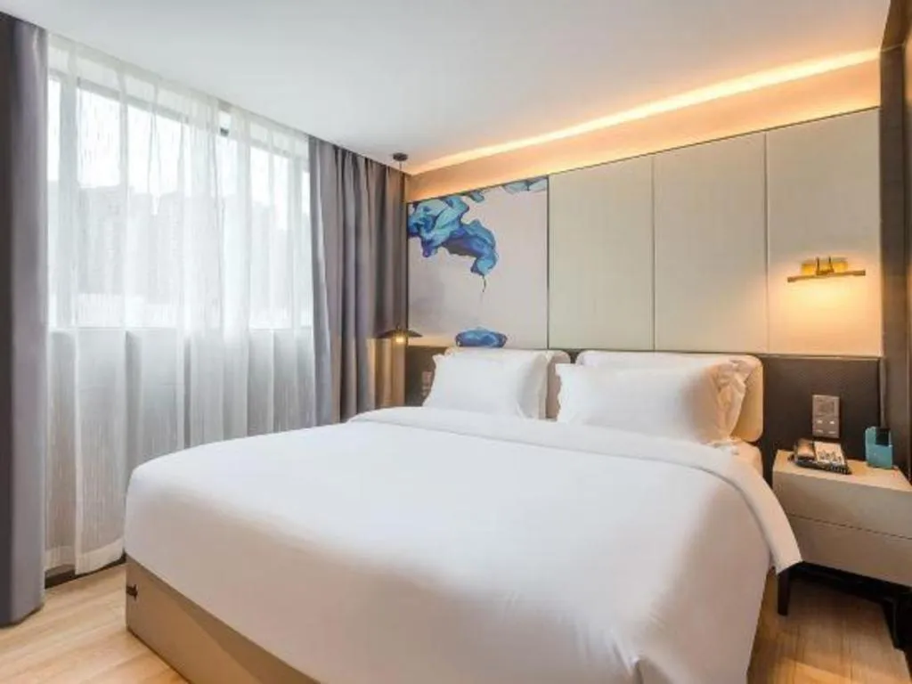 Bed in Bravo Business Hotel