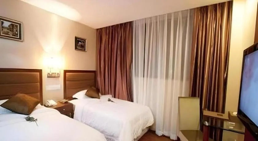 Bed in Bravo Business Hotel