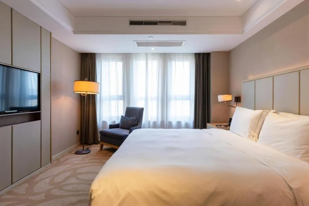 Bed in Sky World Hotel Qingdao