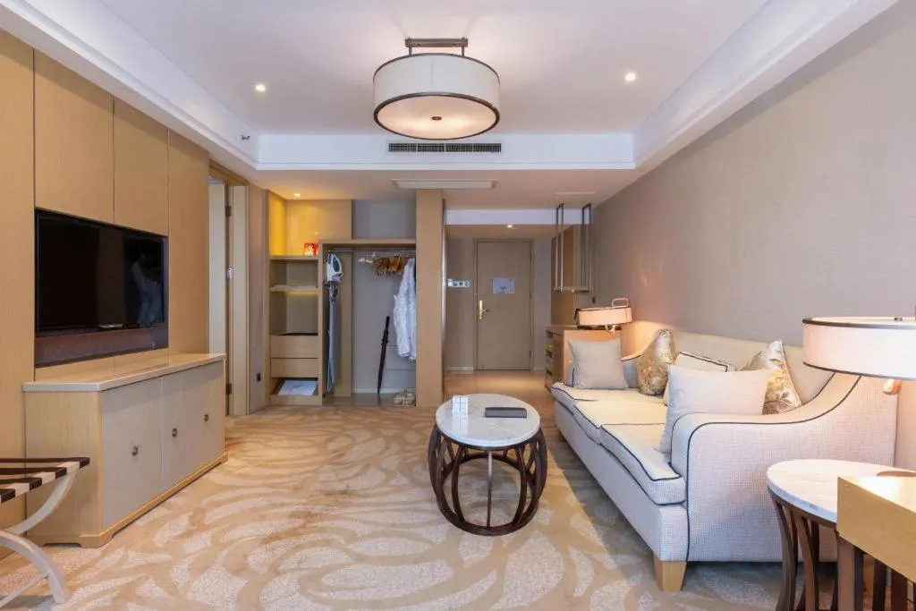 Sky World Hotel Qingdao