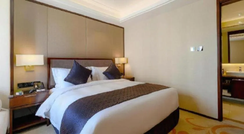 Bed in Sky World Hotel Qingdao