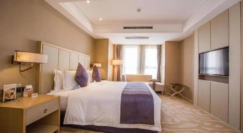 Bed in Sky World Hotel Qingdao