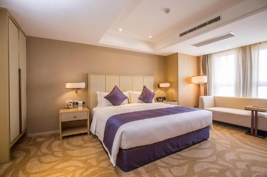 Bed in Sky World Hotel Qingdao