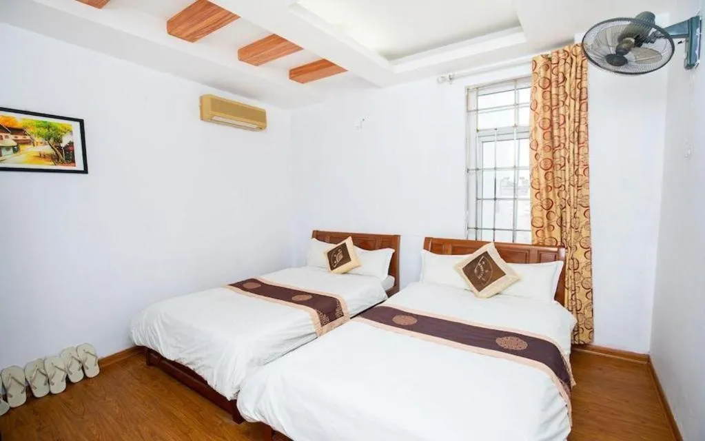 Bed in khach san phuong dong