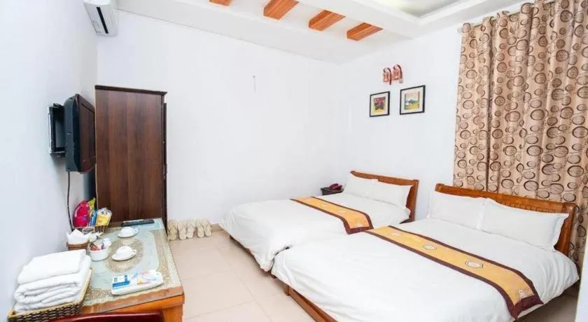 Bed in khach san phuong dong