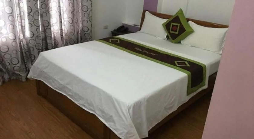 Bed in khach san phuong dong
