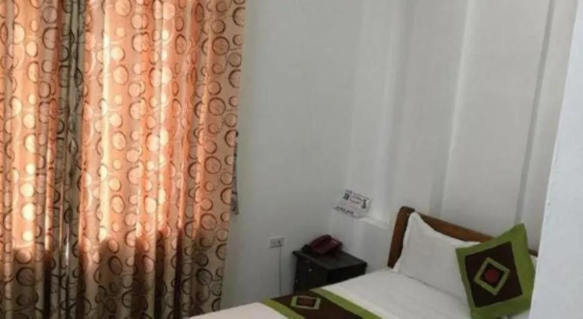 Bed in khach san phuong dong