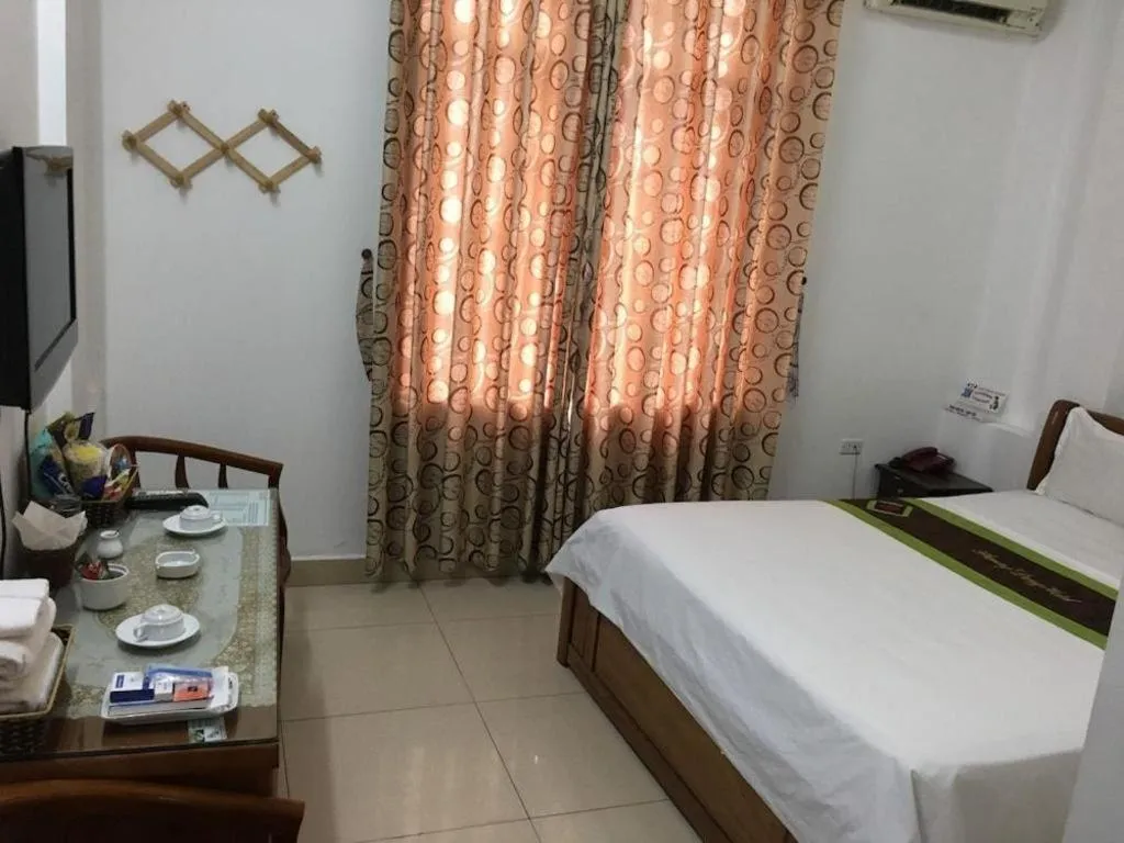 Bed in khach san phuong dong