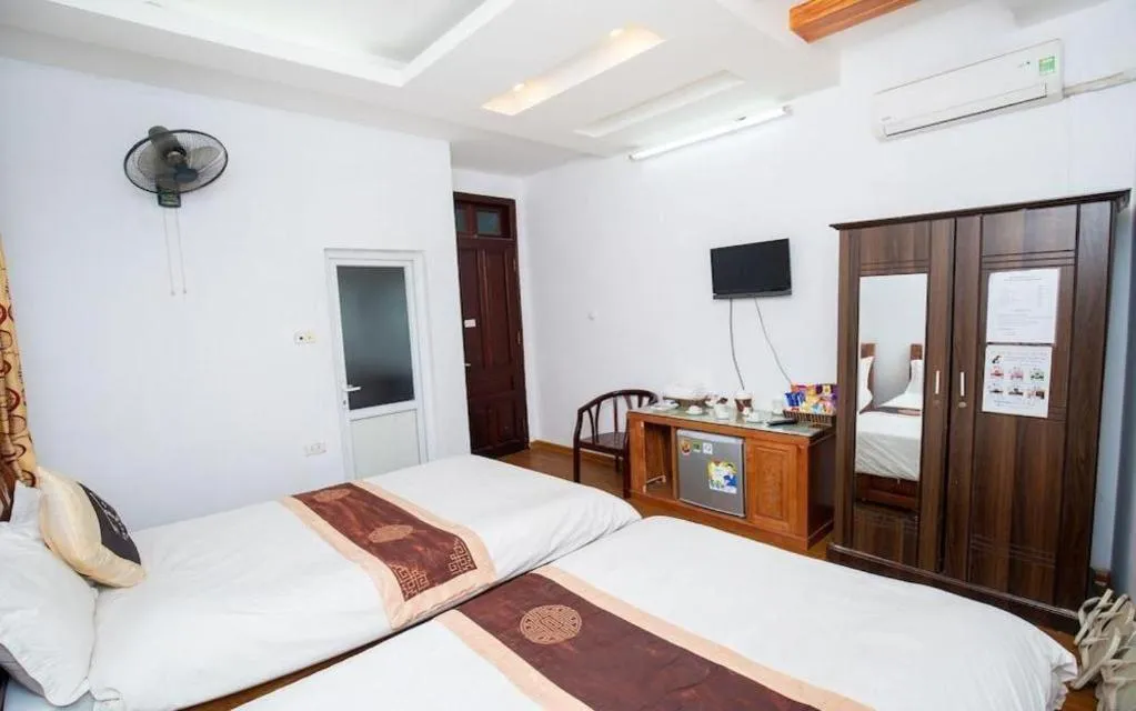 Bed in khach san phuong dong