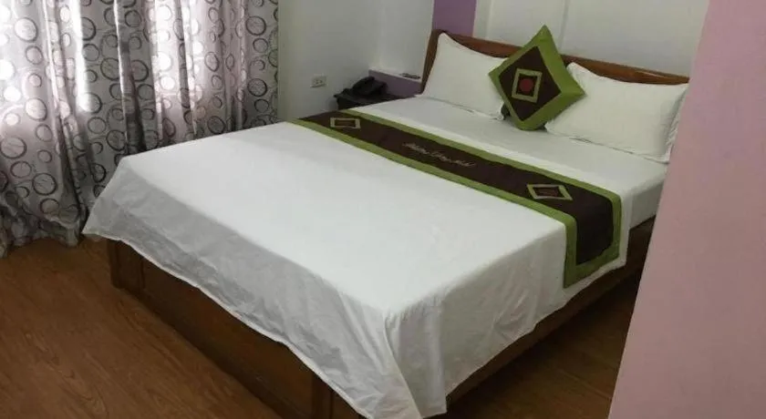 Bed in khach san phuong dong