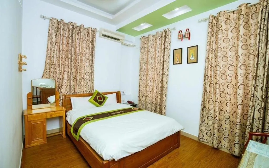 Bed in khach san phuong dong